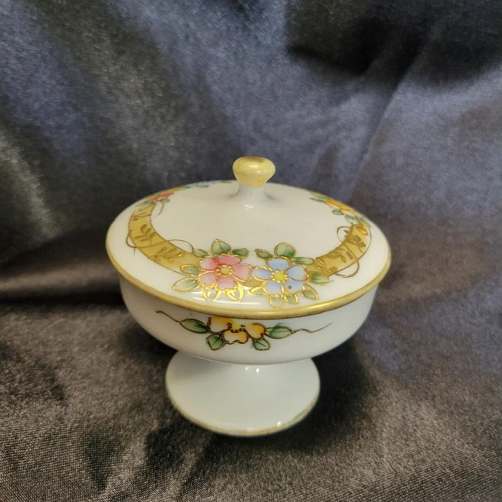 Hand Painted Nippon Round Floral Pedestal Powder Trinket Box Gold Trimmed